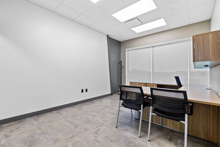 More Photos Of 350 Gus Hipp Blvd, Rockledge Warehouse For Lease