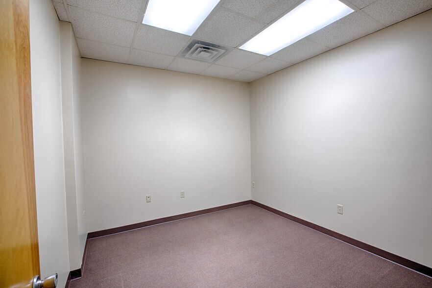 More Photos Of 273-275 Midway Ln, Oak Ridge Warehouse For Lease