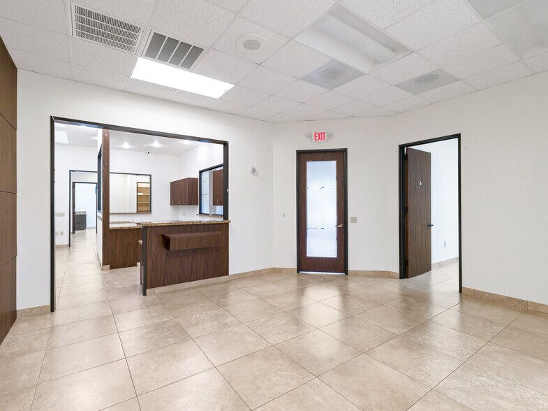 More Photos Of 714 S Peek Rd, Katy Medical For Lease