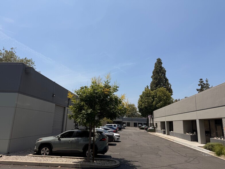 More Photos Of 11721 Telegraph Rd, Santa Fe Springs Unknown For Lease