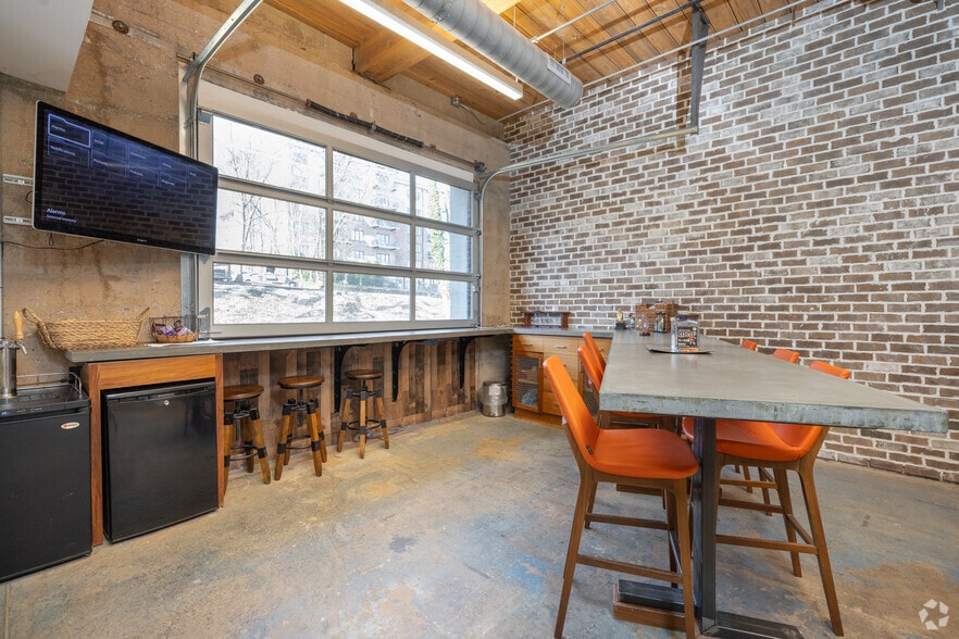 More Photos Of 504 Rhett St, Greenville Office For Lease