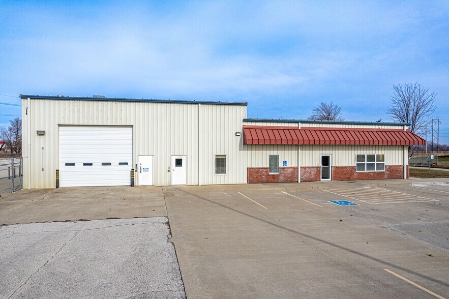 More Photos Of 1715 W Commerce Dr, Marshall Service For Sale