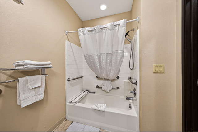 More Photos Of 355 E Goodnight Ave, Aransas Pass Hotel For Sale