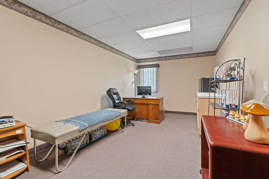 More Photos Of 3366-3368 NW Bunker Lake Blvd, Andover Medical For Sale