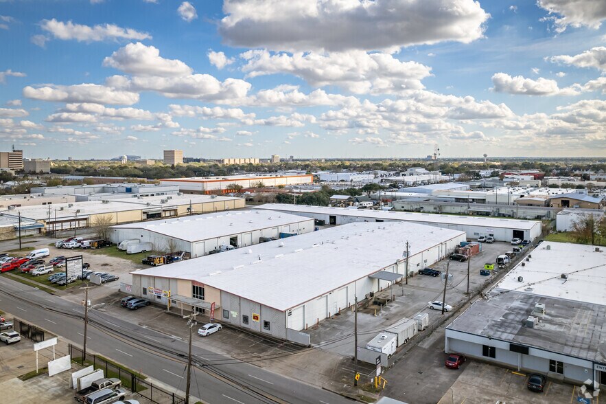 More Photos Of 5303 Glenmont Dr, Houston Light Manufacturing For Lease