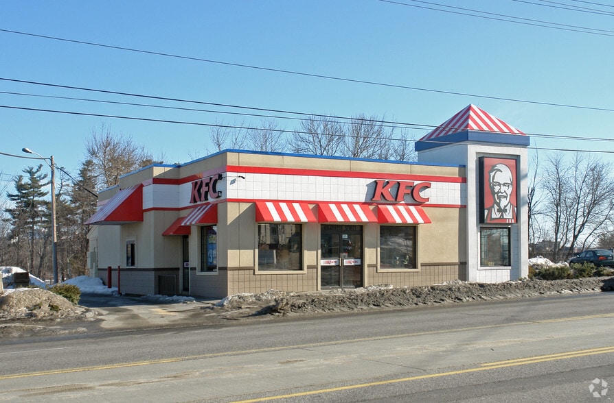 More Photos Of 63 Center St, Auburn Fast Food For Lease