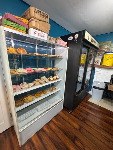 More Photos Of 2602 US-41, Greenbrier Freestanding For Sale