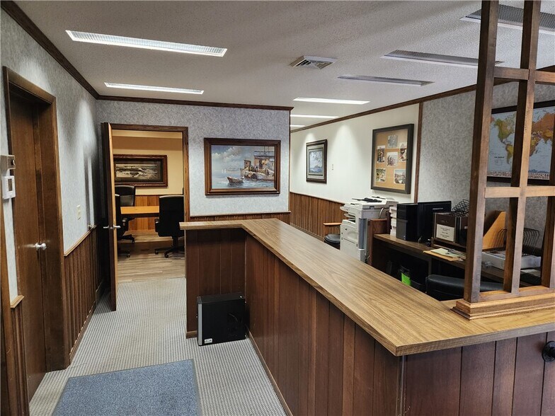 More Photos Of 104 Main St, Black River Falls Flex For Sale