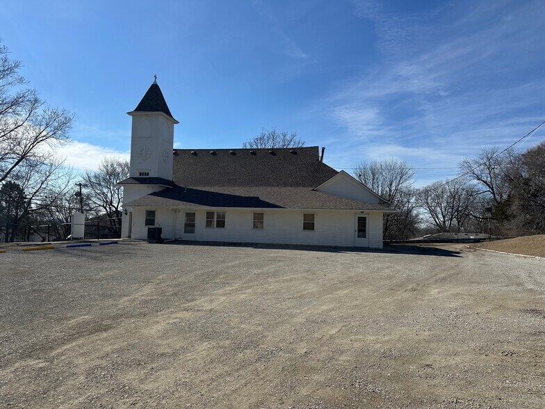More Photos Of 307 E 6th St, Mound City Specialty For Sale