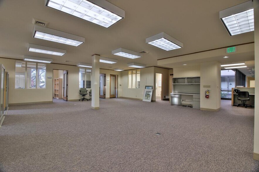 More Photos Of 400 Camino Aguajito, Monterey Office For Sale