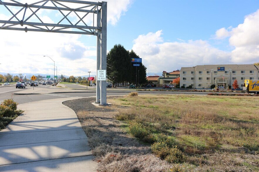 More Photos Of 2453 Crater Lake Highway, Medford Land For Sale