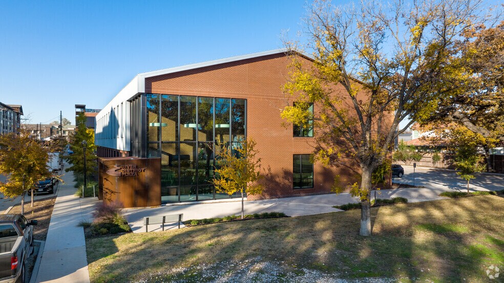 More Photos Of 133 Nursery Ln, Fort Worth Office For Lease