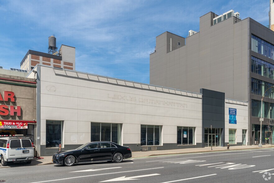 More Photos Of 627 11th Ave, New York Auto Dealership For Lease