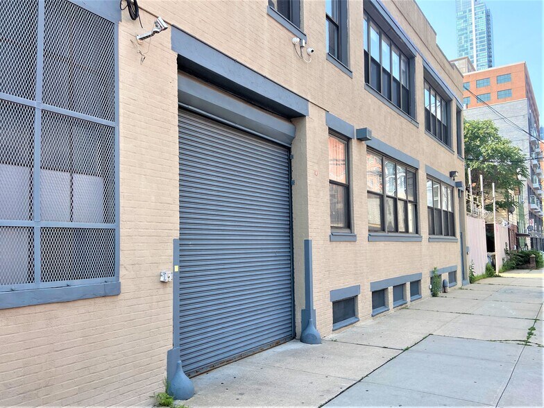 More Photos Of 40-29 27th St, Long Island City Warehouse For Lease
