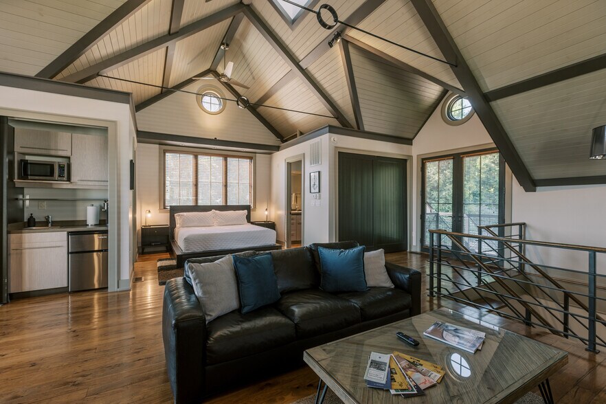 More Photos Of 300 Madison Pl, Lexington Apartments For Sale