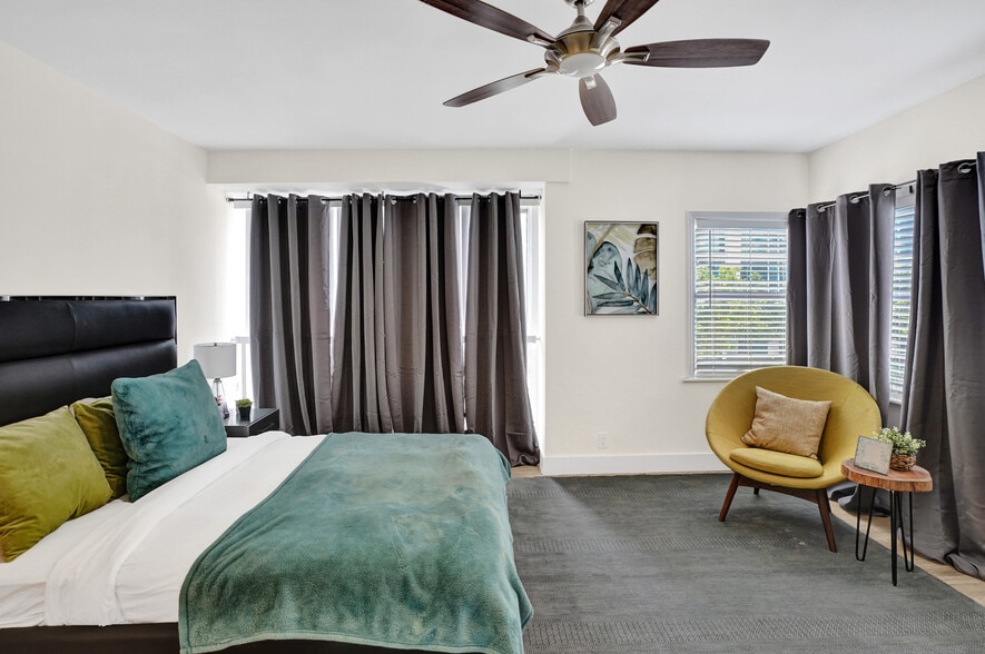 More Photos Of 3020-3024 Seville St, Fort Lauderdale Hotel For Sale