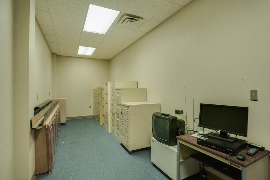 More Photos Of 2618 Old Iowa Park Rd, Wichita Falls Bank For Sale