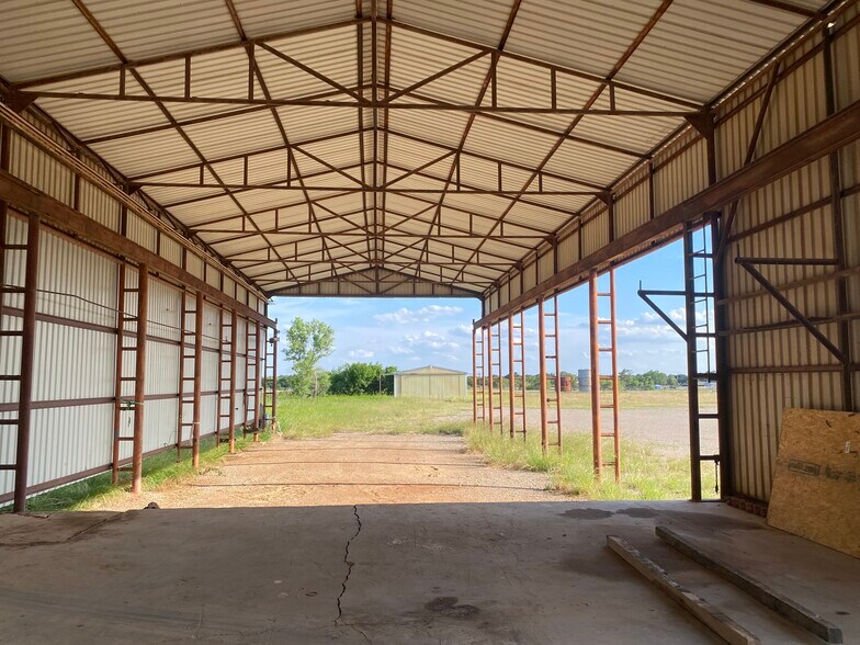 More Photos Of 8051 Seymour Hwy, Wichita Falls Warehouse For Lease