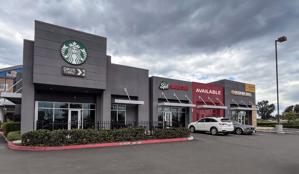 Primary Photo Of 6893 N Golden State Blvd, Fresno Restaurant For Lease