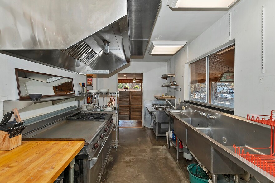 More Photos Of 39167 Rim of the world Dr, Fawnskin Restaurant For Sale