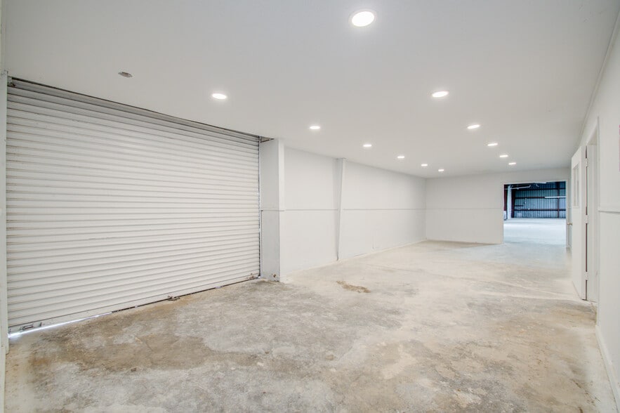 More Photos Of 7002 Bissell Rd, Manvel Manufacturing For Lease