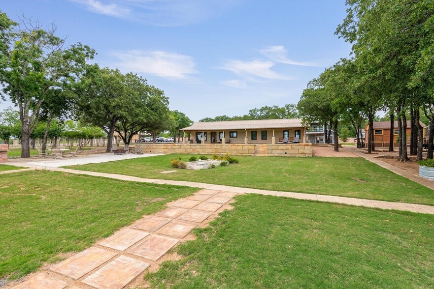 More Photos Of 1000 County Road 904, Joshua Golf Course Driving Range For Sale