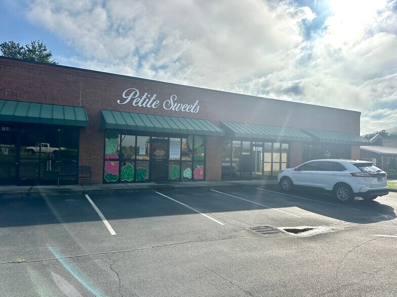 More Photos Of 2726 E Oakland Ave, Johnson City Office Residential For Lease