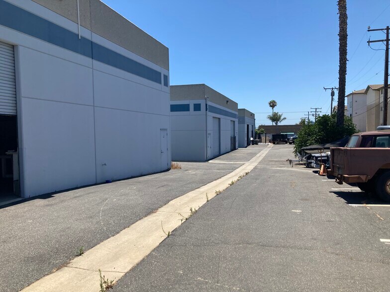 More Photos Of 2455 Lewis Ave, Signal Hill Warehouse For Sale