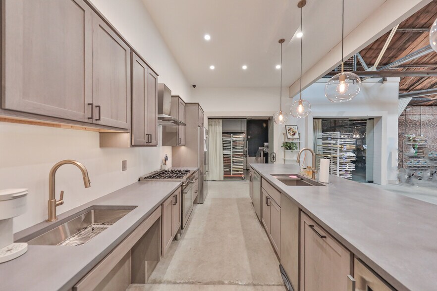 More Photos Of 915 Northampton St, Easton General Retail For Sale