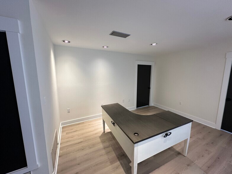 More Photos Of 6851 Palafox St, Pensacola Medical For Sale