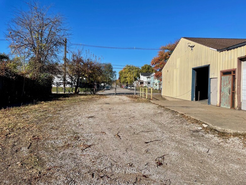 More Photos Of 105 N 9th Ave, Evansville Warehouse For Sale