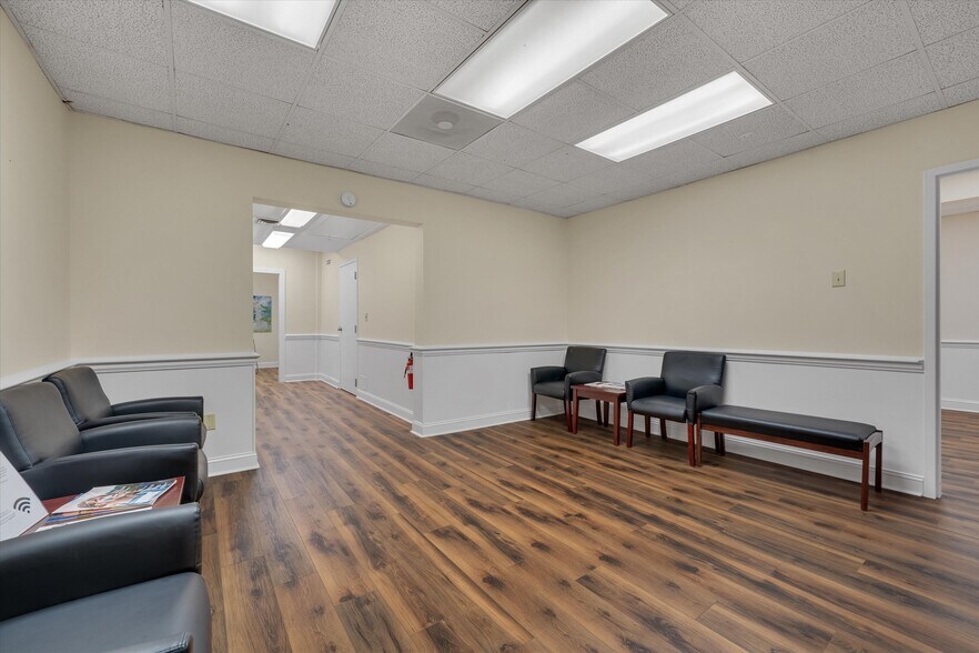 More Photos Of 1904 Front St, Durham Medical For Lease