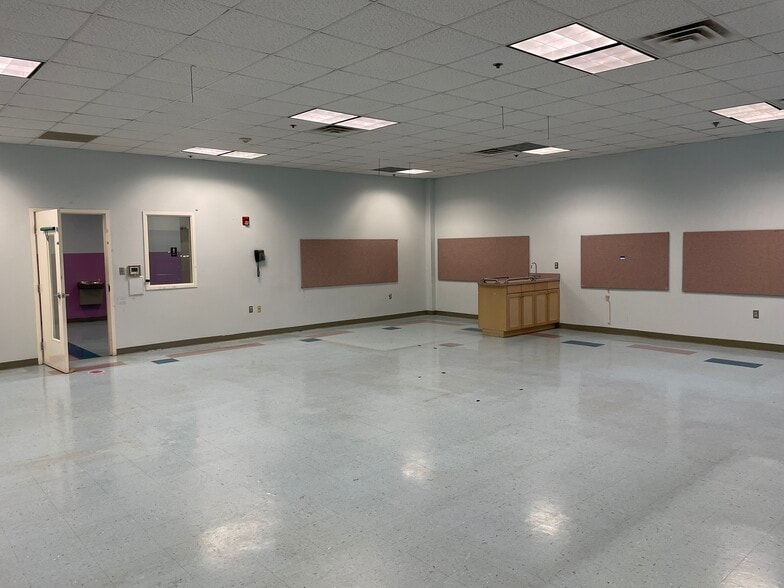 More Photos Of 6701 Crestwood Blvd, Birmingham Daycare Center For Sale