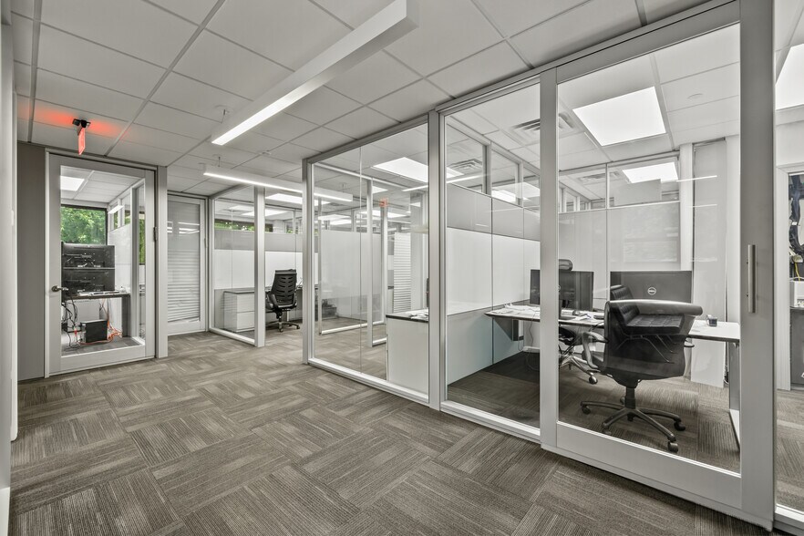 More Photos Of 80 Red Schoolhouse Rd, Chestnut Ridge Office For Lease