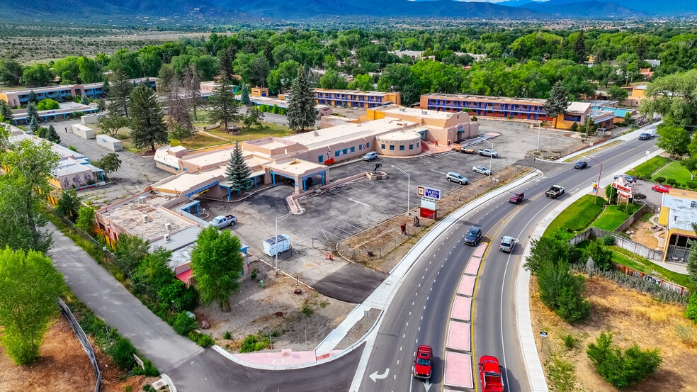 More Photos Of 413 Paseo Del Pueblo Norte, Taos Hotel For Sale