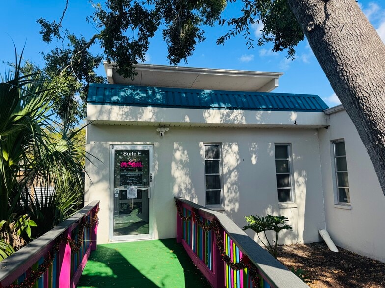 More Photos Of 4509 Bee Ridge Rd, Sarasota Medical For Sale