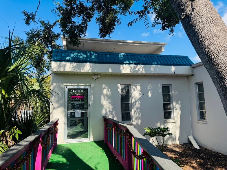 More Photos Of 4509 Bee Ridge Rd, Sarasota Medical For Sale