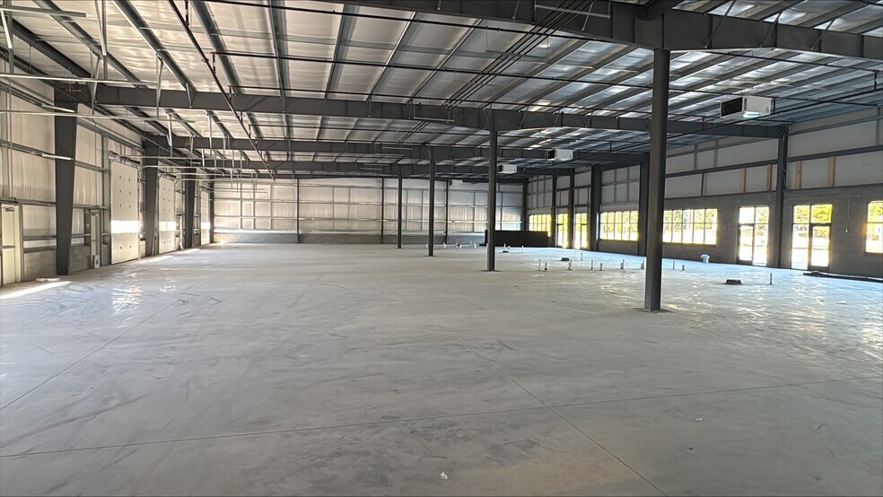 More Photos Of 20418 Commerce Park Dr, Westfield Warehouse For Lease