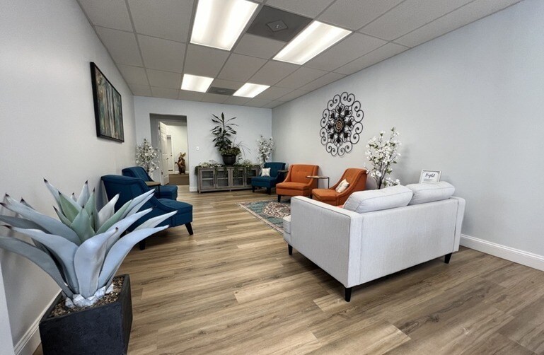 More Photos Of 109 Olde Greenwich Dr, Fredericksburg Office For Lease