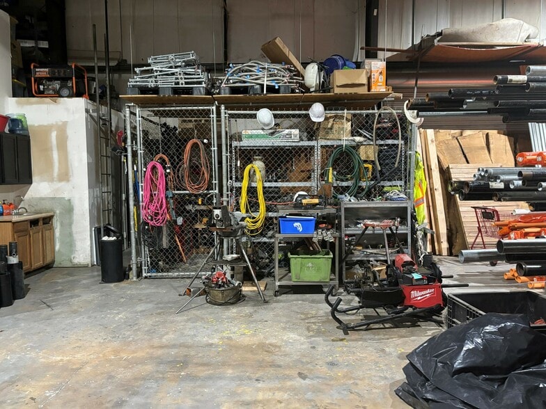 More Photos Of 1211 Commercial Park Dr, Tallahassee Warehouse For Sale