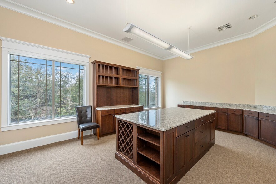 More Photos Of 3201 Heritage Plantation Blvd, Laurel Hill Office For Sale