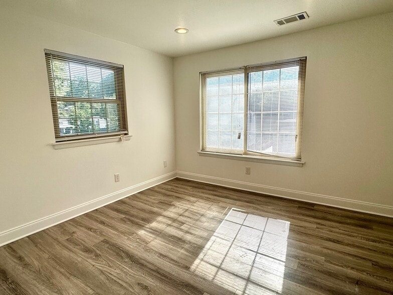 More Photos Of 4651 Roswell Rd NE, Atlanta Office Residential For Lease