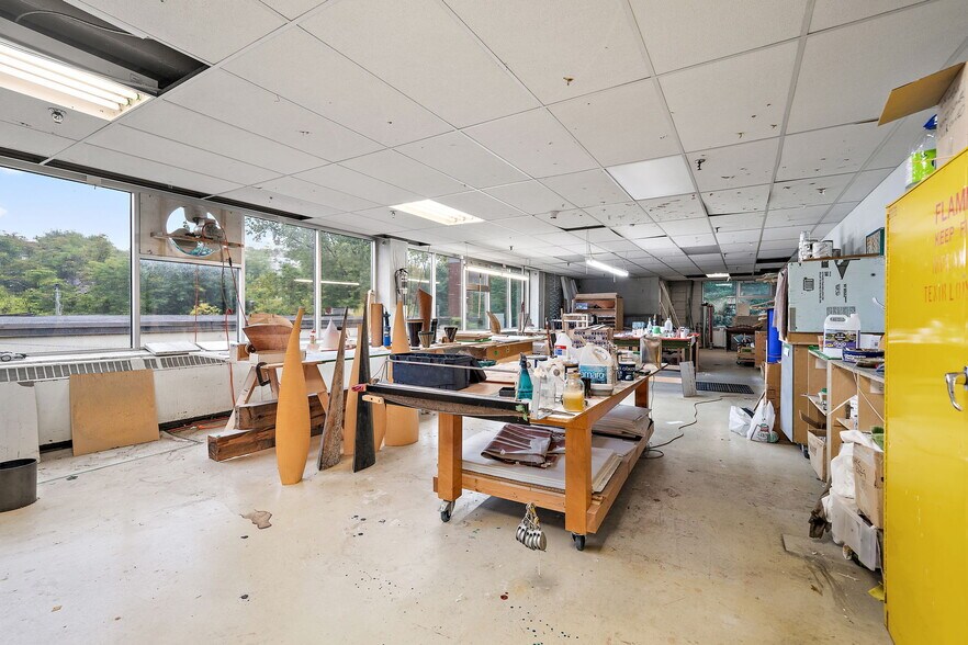 More Photos Of 2165 Av Madison, Montréal Office Residential For Lease