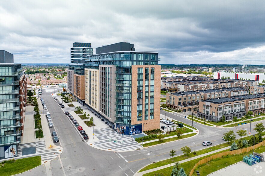 More Photos Of 100 Eagle Rock Way, Vaughan Apartments For Lease