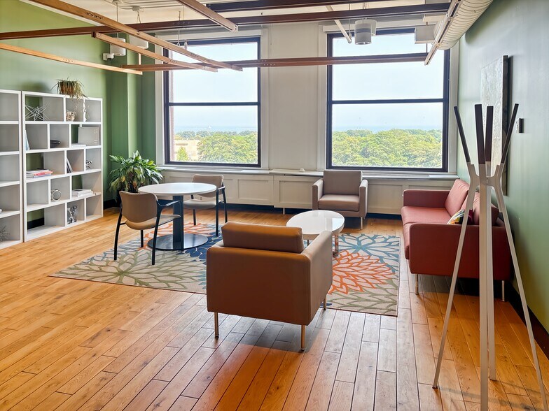 More Photos Of 5113 S Harper Ave, Chicago Coworking Space