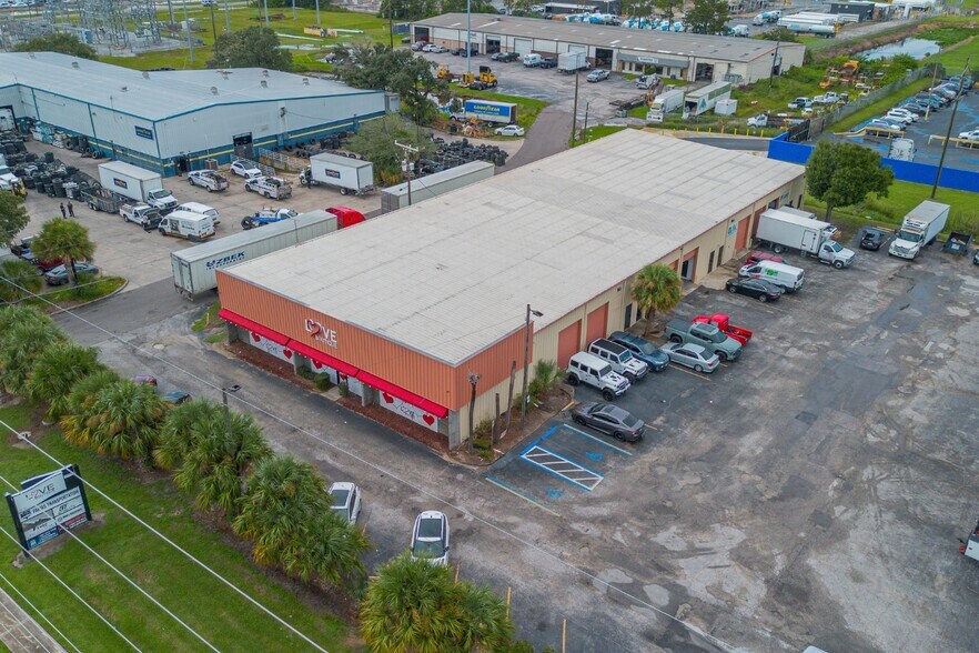More Photos Of 955 W Taft Vineland Rd, Orlando Light Distribution For Lease