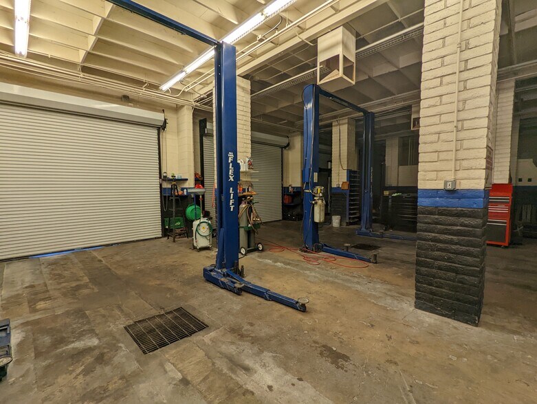 More Photos Of 11819 N Saguaro Blvd, Fountain Hills Auto Repair For Sale