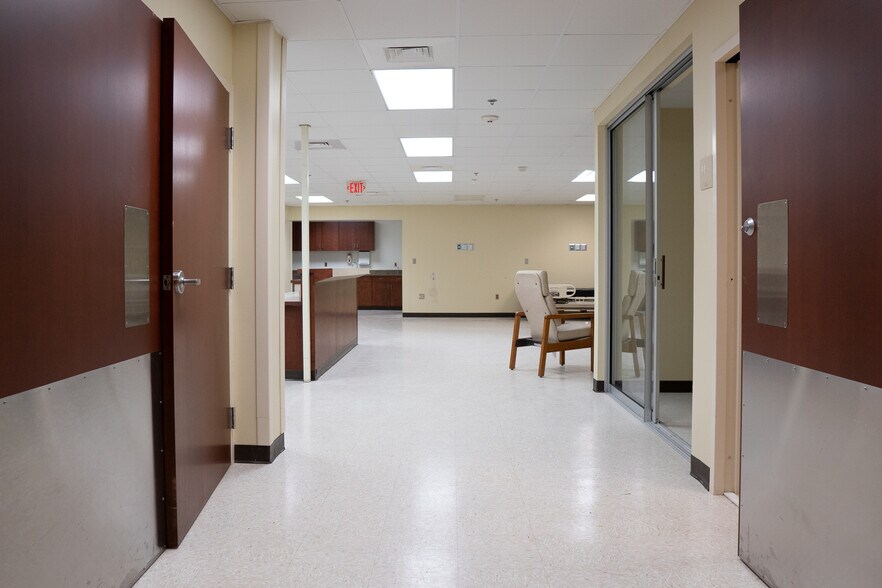 More Photos Of 1883 Highway 43 S, Canton Medical For Lease