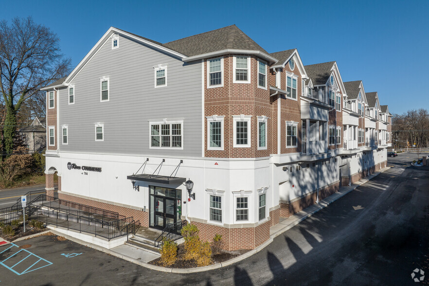 Primary Photo Of 764 New Bridge Rd, Teaneck Apartments For Lease