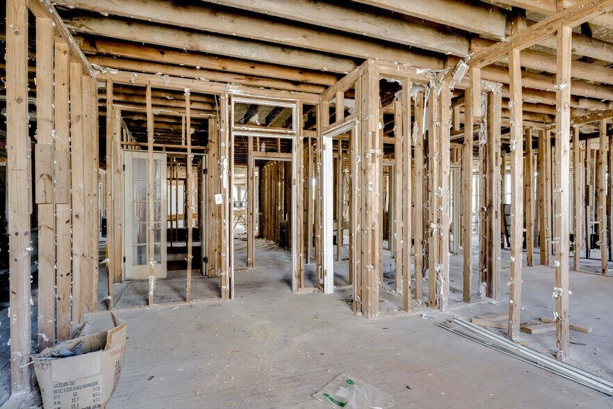 More Photos Of 111 Main Street, Lincolnton Flex For Sale